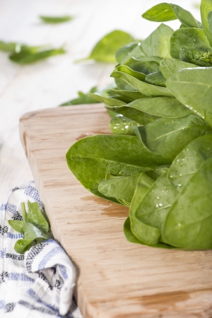 Portion of fresh Spinach Leavesの写真素材