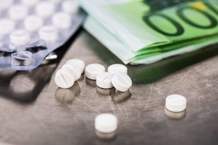 Small pills as detailed close-up shot (selective focus)の写真素材