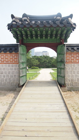 Korea's ancient green gate palaceのeditorial素材