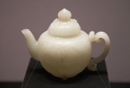 chinese art - beautiflu jade teapotの写真素材