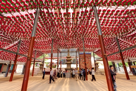 Seoul, South Korea - May 11, 2013: A lot of red lanterns are hanging for celebration of Lotus Lantern Festival in the Bongeun-sa Temple which is a 1200 year old temple located in Samseong-dong, Gangnam-gu, Seoul, South Korea. Some people are visting the tのeditorial素材