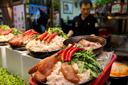 SEOUL KOREA APRIL 27  Vendors cooking traditional food at the Gwangjiang Market which is the nation s first market on april 27,201のeditorial素材