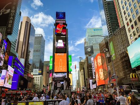 New York City/USA - May 24, 2019
Times Square is an Iconic Street of New York City. Street View, Neon Art, Billboards, Traffic, Street Artists and Tourists.のeditorial素材