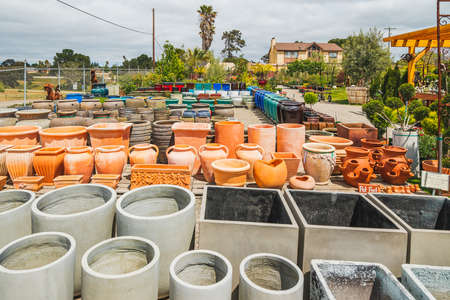 Orcutt, Santa Barbara County, California, May 15, 2021. Different types of trees, shrubs and flowers, flower pots, and decor for garden and outdoor patios in local nursery, Orcutt, Californiaのeditorial素材
