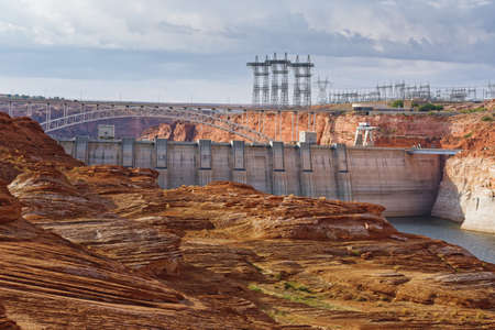 Glen Canyon dam and bridge between Colorado River and Lake Powell, view from The Chains hiking trailの写真素材