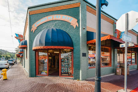 Williams, Arizona, USA - September 27, 2021   Historical Route 66, Williams, Arizona. Shops, restaurants, street view, city lifeのeditorial素材