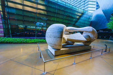 Las Vegas, Nevada, USA - October 1, 2021   Las Vegas
Aria Resort and Casino fine art collection, Henry Moore statue outside of hotelのeditorial素材