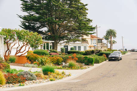 Pismo Beach, California, USA - March 26, 2022.  Street view, cars, and beautiful houses with nicely landscaped front the yard in small beach town in California.のeditorial素材