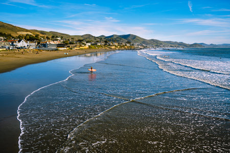 Cayucos, California, USA- December 25, 2022. Cayucos beach on California's central coast. Cayucos is a charming little beach town popular for its great beachesのeditorial素材