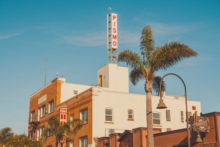 Pismo Beach, California, USA- March 2, 2023 Historic Pismo Beach hotel in downtown of the city, located one block from the Pismo Beach pierのeditorial素材