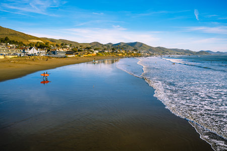 Cayucos, California, USA- December 25, 2022. Cayucos beach on California's central coast. Cayucos is a charming little beach town popular for its great beachesのeditorial素材
