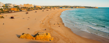 Expansive panorama of Praia da Rocha showcasing its stunning coastlineの写真素材