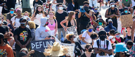 Miami Downtown, FL, USA - MAY 31, 2020: Black Lives Matter. Many american people went to peaceful protests in the US against the George Floyd death: people are protesting. White and black together.のeditorial素材