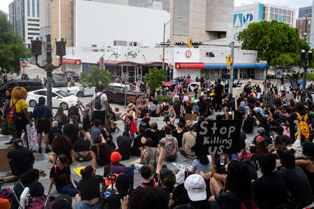 Miami Downtown, FL, USA - JUNE 12, 2020: Black Lives Matter. Stop killing us posterのeditorial素材