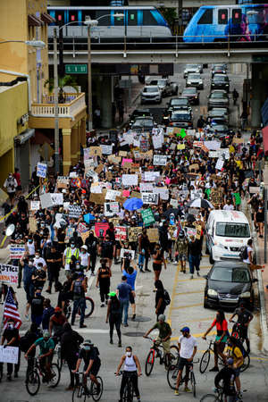 Miami Downtown, FL, USA - JUNE 12, 2020: Black Lives Matter. Protests under the Miami metromoverのeditorial素材