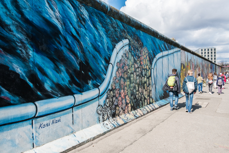 People at Berlin Wall / Side Gallery with painting by Kani Alavi in ??Berlin, Germanyのeditorial素材