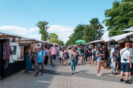 Berlin, Germany - july 2018: People on crowded flea market ( Mauerpark Flohmarkt) on a sunny summer sunday in Berlin , Germanyのeditorial素材