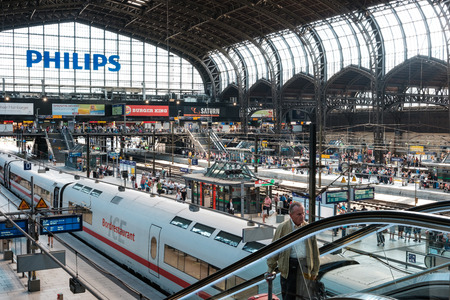 Trains and passengers at main railway station in Hamburgのeditorial素材