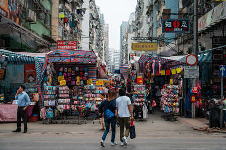 HongKong, China - November, 2019: People on street market (Ladie's Market) in Hong Kong, Tung Choi Street, Mongkokのeditorial素材