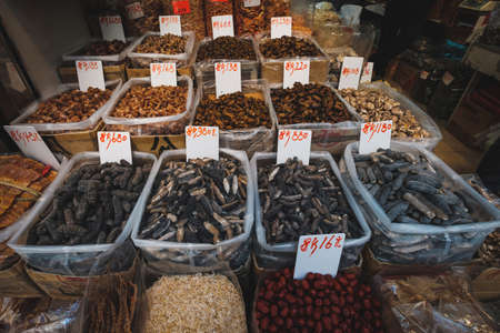 sea cucumber and ohter dried food for sale on market -のeditorial素材