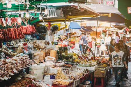 Hong Kong - November, 2019: People on  street food market in Hong kong, Sohoのeditorial素材