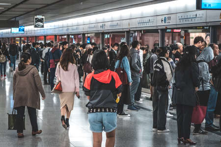HongKong, China - November, 2019: People waiting at MTR station / subway train station in HongKongのeditorial素材