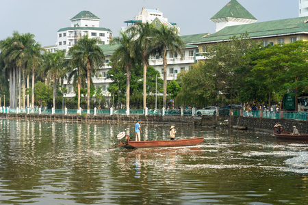 Hanoi, Vietnam - Oct 2, 2016: Garbage collector, environment workers take mass dead fishes out from West Lakeのeditorial素材