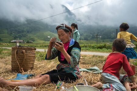 Lao Cai, Vietnam - Sep 7, 2017: Farmer family having lunch on rice field in Sapaのeditorial素材