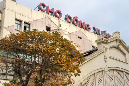 Hanoi, Vietnam - Feb 13, 2019: Hanoi street in fall season with yellow red leaves on branches. The "leaf change" seasonのeditorial素材