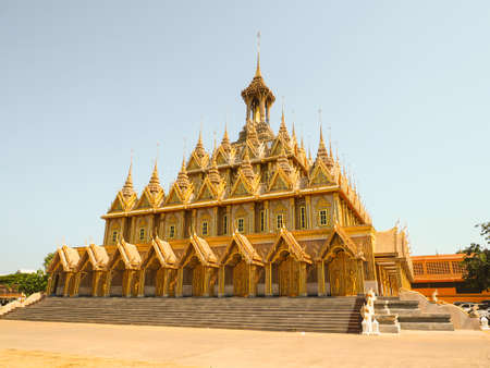 GOLDEN PALACE TEMPLE IN WAT THA SUNG THAILANDのeditorial素材