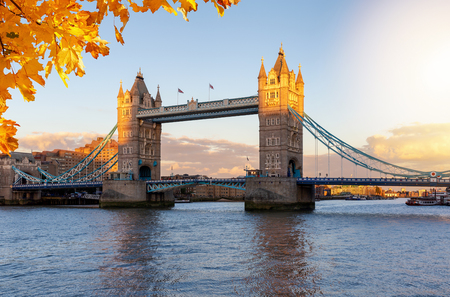 View to the Tower Birdge in London on a sunny autumn afternoon, United Kingdomの写真素材