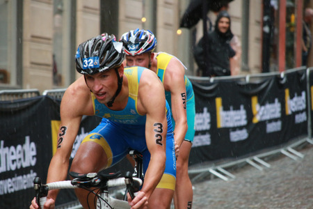 STOCKHOLM - AUG 23: Triathletes Valentin Meshcheryakov, Luciano Taccone cycling in the Menのeditorial素材