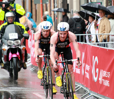 STOCKHOLM - AUG 23, 2014: Alistair Brownlee and his brother Jonathan Brownlee in the lead of the triathlon race Menのeditorial素材
