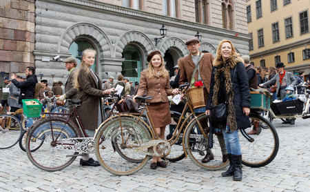 STOCKHOLM - SEPT 19, 2015: Elegant family wearing old fashioned clothes in the Bike in Tweed event September 19, 2015 in Stockholm, Swedenのeditorial素材