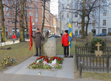 STOCKHOLM, SWEDEN - FEB 28, 2016: Memorial day 30 years after the murder of the swedish prime mininster Olof Palme. Swedish people showing their respect at his grave. February 28, 2016, Stockholm, Swedenのeditorial素材
