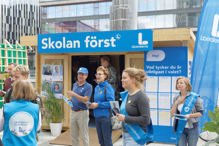 STOCKHOLM, SWEDEN - AUG 26, 2018: Political partys at their polling huts trying to get votes during the election campaign, August 26, 2018 in central Stockholm, Swedenのeditorial素材