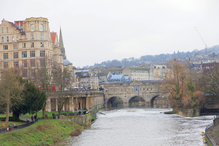 BATH, GREAT BRITAIN - DEC 26, 2018: The river Avon and the Pulteney bridge built 1774. December 26, 2018 in Bath, Great Britainのeditorial素材