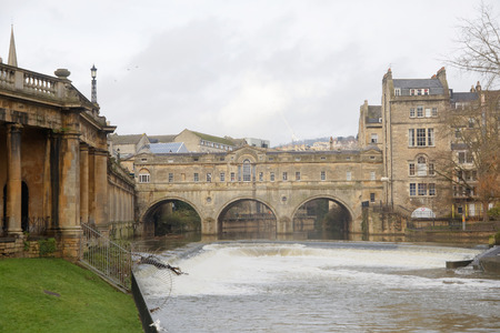 BATH, GREAT BRITAIN - DEC 26, 2018: The river Avon and the Pulteney bridge built 1774. December 26, 2018 in Bath, Great Britainのeditorial素材