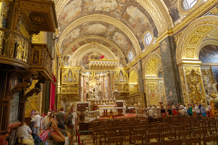 VALLETTA, MALTA - JUN 19 2018: Interiour of the beautiful catholic church Saint John in Valletta. Valletta, Malta, June 19, 2018の写真素材