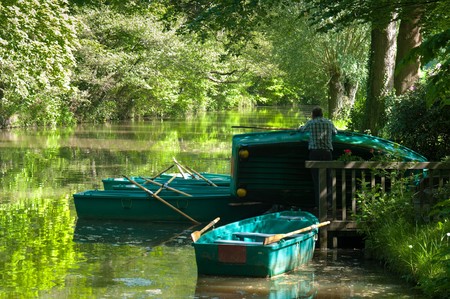 someone taking a row boat out of the water for cleaning. It is on the Alstatter Aa, actually on the border between germany and netherlandsの写真素材