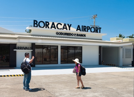 CATICLAN, PHILIPPINES - SEPTEMBER 03: Tourist taking pics at Boracay Airport September 03, 2011 in Caticlan, Philippines. The airport is the seventh busiest airport in the Philippines and the third-busiest in the Western Visayas region, serving almost oneのeditorial素材