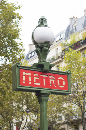 red metro sign in Paris, Franceのeditorial素材