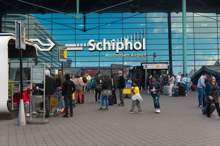 AMSTERDAM - AUGUST 28, 2015: Unknown travelers at the main entrance of amsterdam schiphol airportのeditorial素材