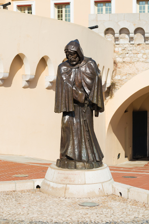 MONACO - OCTOBER 22, 2017: Statue of Francesco Grimaldi called il Malizia ("the Cunning") in front of Princes' Palace of Monaco.のeditorial素材
