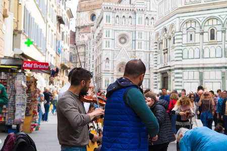 FLORENCE, ITALY - APRIL 21, 2019: Street artists in front of the famous Duomo, also cathedral of Saint Mary of the Flowerのeditorial素材