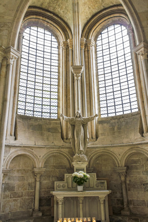 VEZELAY, FRANCE - JULY 28, 2011: Interior of the Benedictine abbey church of Vezelay.のeditorial素材