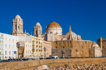 CADIZ, SPAIN - NOVEMBER 15: View of the city of Cadiz on November 12, 2017. Cadiz is bordered by the sea and its Cathedralのeditorial素材