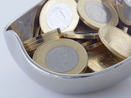 New Saudi Riyal and Halalas Coins showing King Salman of Saudi Arabiaの写真素材
