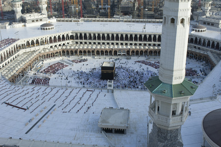 Prayer and Tawaf of Muslims Around AlKaaba in Mecca, Saudi Arabia, Aerial Top Viewのeditorial素材