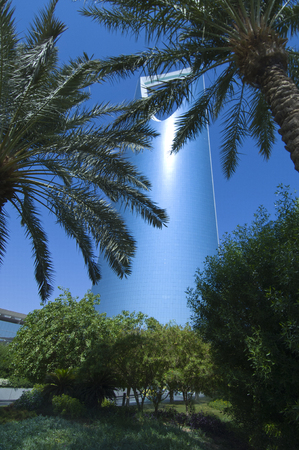 RIYADH - October 21: Kingdom Tower Skyscaper and Surroundings on October 21, 2007 in Riyadh, Saudi Arabia.のeditorial素材